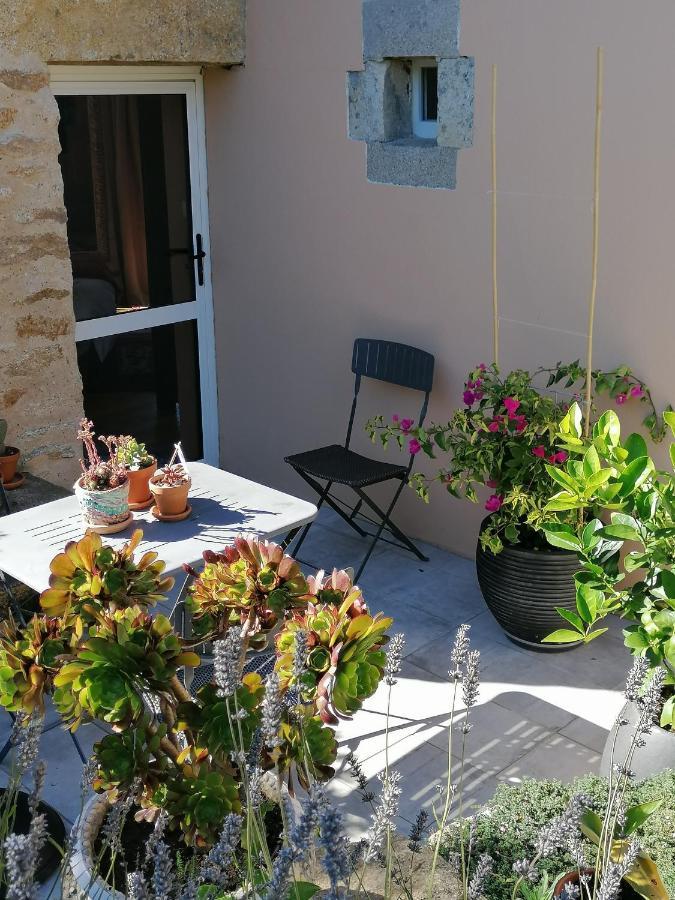 La Tour Du Bois Dormant Bed & Breakfast Plozevet Bagian luar foto