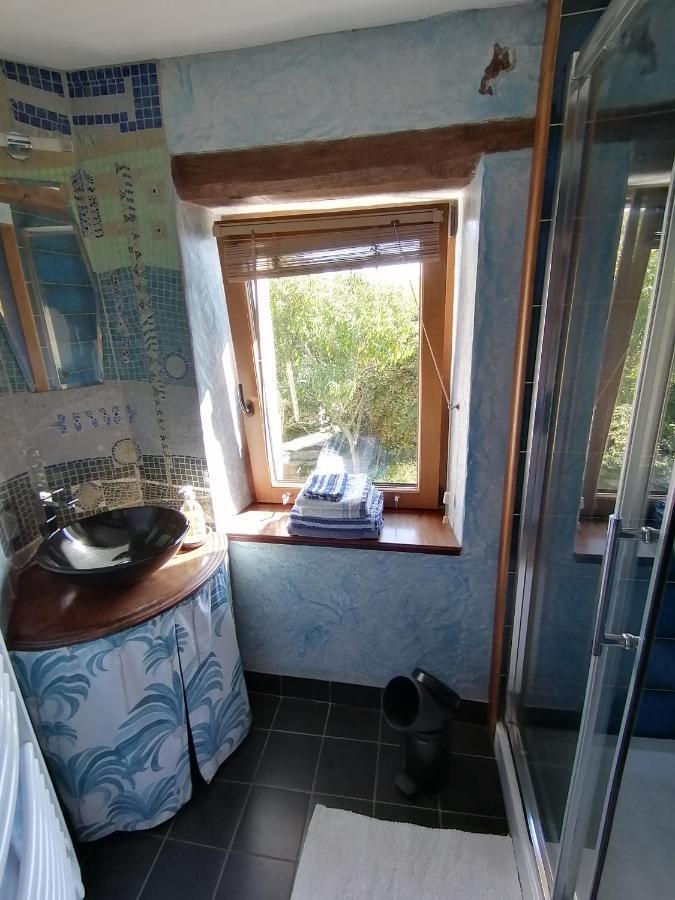 La Tour Du Bois Dormant Bed & Breakfast Plozevet Bagian luar foto