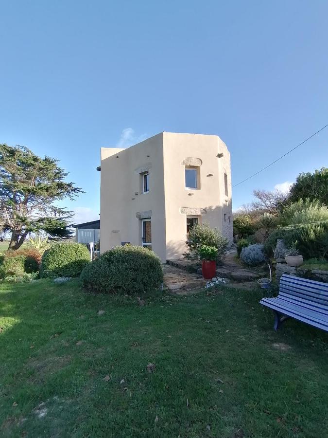 La Tour Du Bois Dormant Bed & Breakfast Plozevet Bagian luar foto